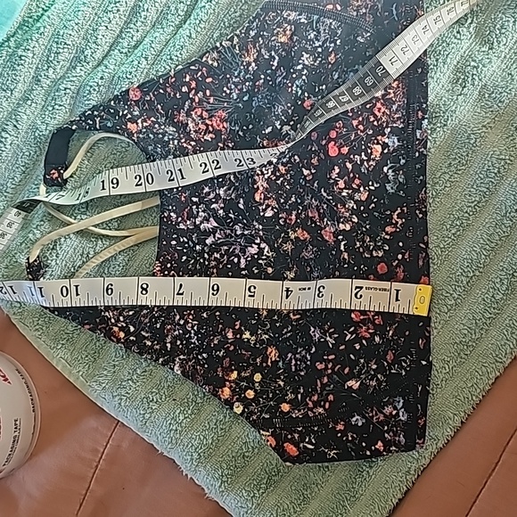 STUNNING LULULEMON FREE TO BE SPORTS BRA - Picture 8 of 9
